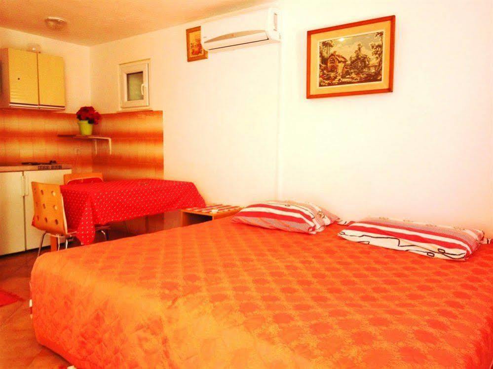 Guest House Kate 믈리니 외부 사진